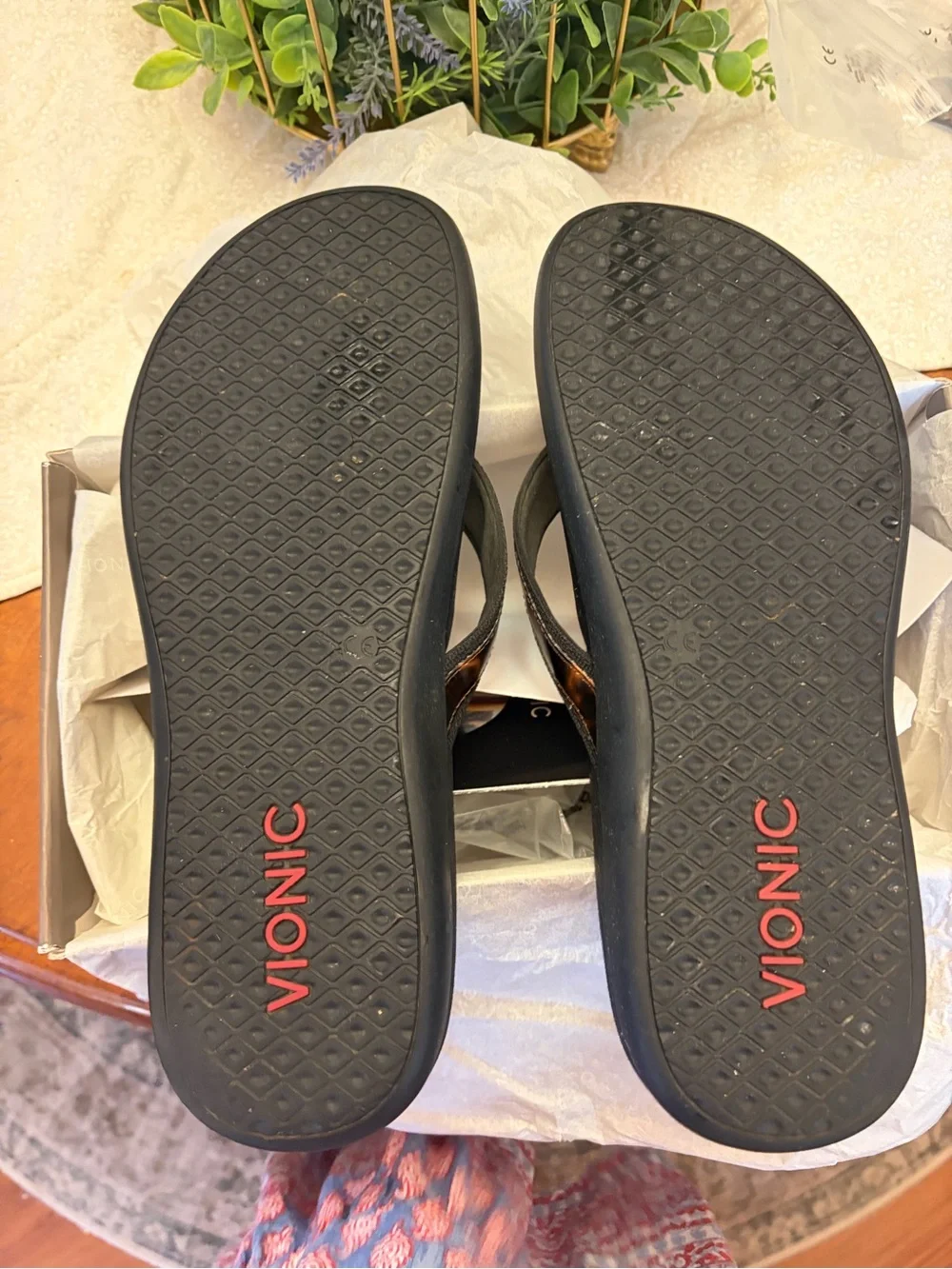 Vionic Women's Black Sandals with Brown Tortoise-Pattern Straps Size 12